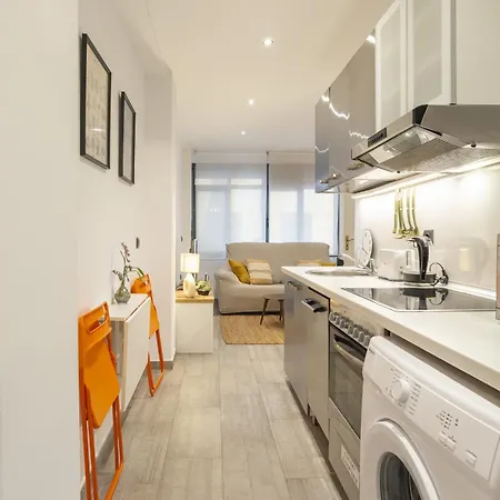 -malagasunapts- Quiet Courtyard Andes Perez Apartment Malaga