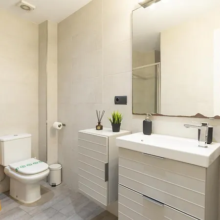 -malagasunapts- Quiet Courtyard Andes Perez Apartment *