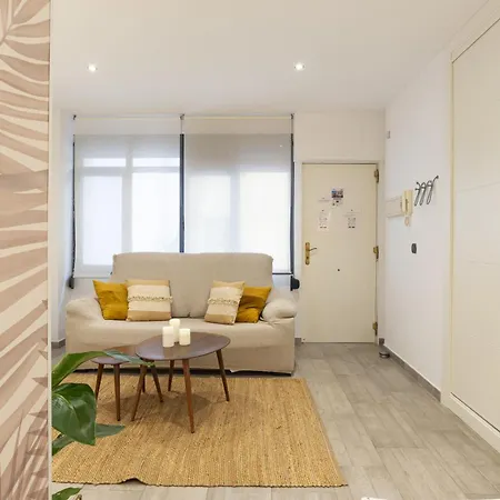-malagasunapts- Quiet Courtyard Andes Perez Apartment Malaga