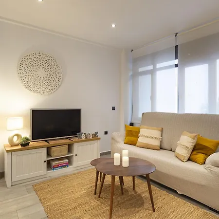 -malagasunapts- Quiet Courtyard Andes Perez Apartment *